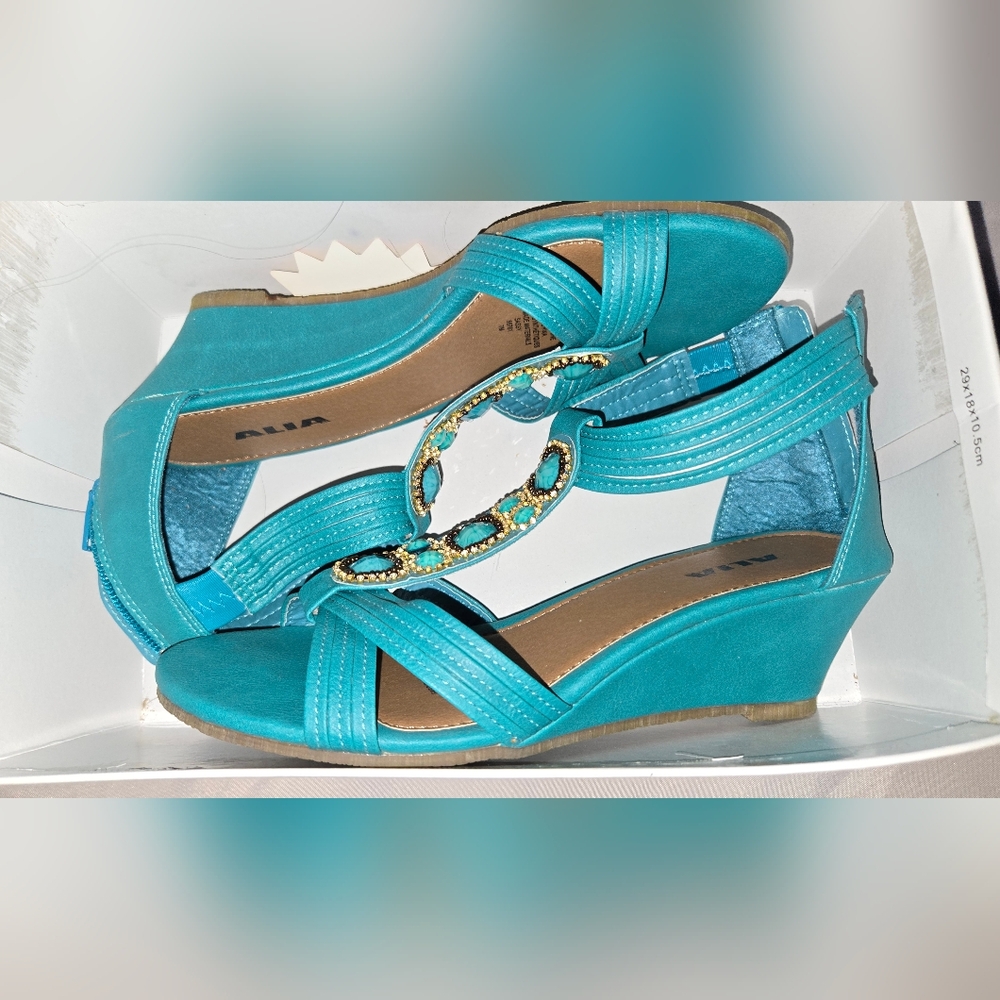 2 sandals 7 / 71/2 lot